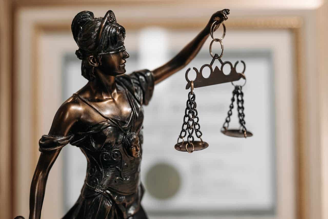Image is of the Lady Justice statue holding scales of justice, symbolizing how courts balance responsibility and damages in a mass tort case in Nashville.